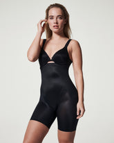 SPANXshapeâ„¢ Invisible High-Waisted Mid-Thigh Short | Very Black